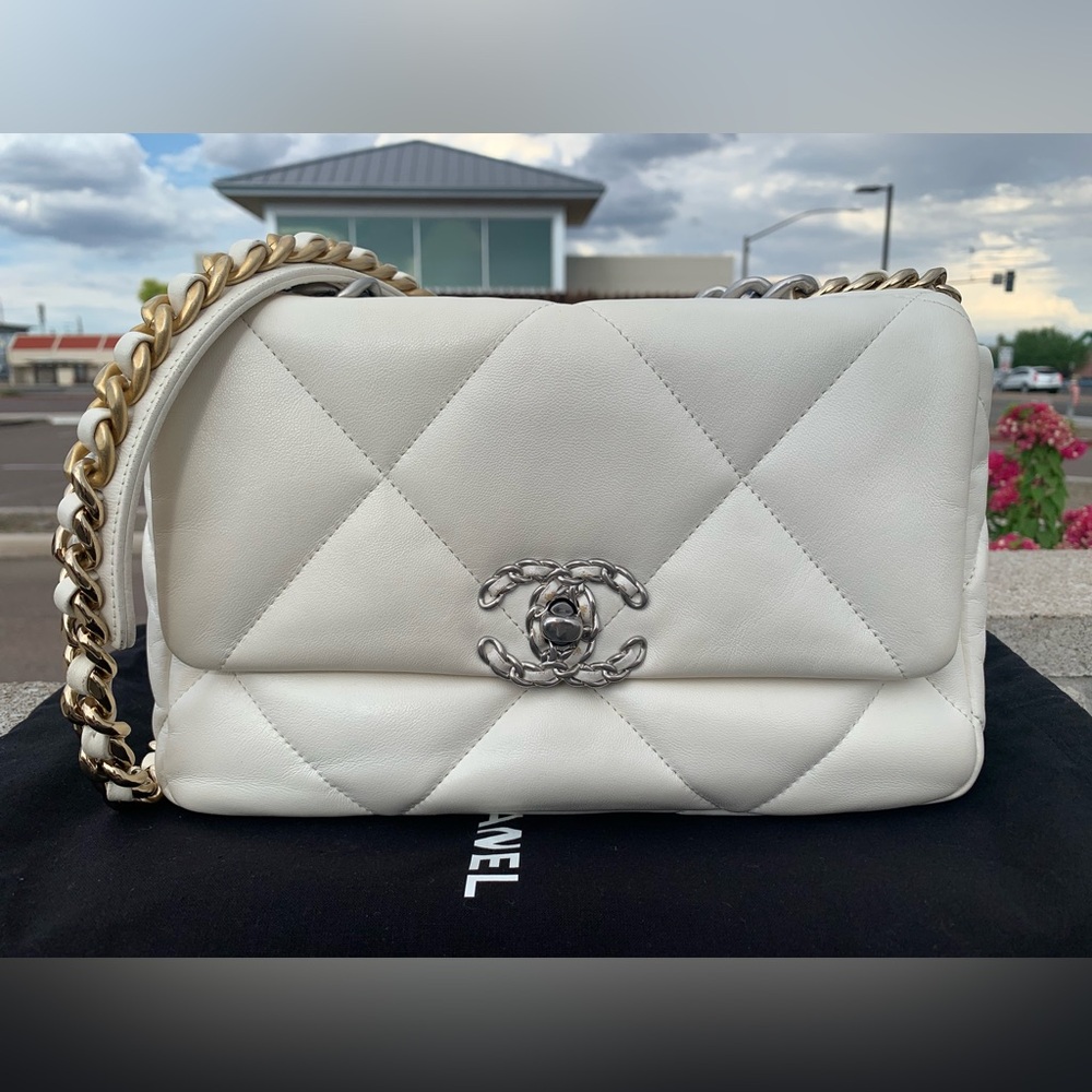 CHANEL 19 Quilted White Lambskin Flap Bag